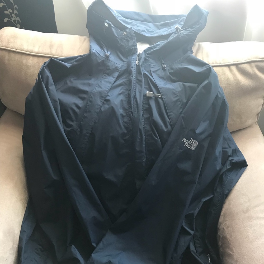 Men’s North Face dark blue XXL rain coat